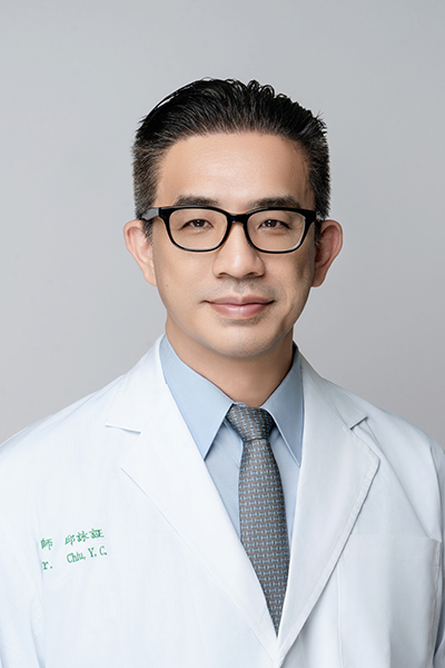 邱詠証